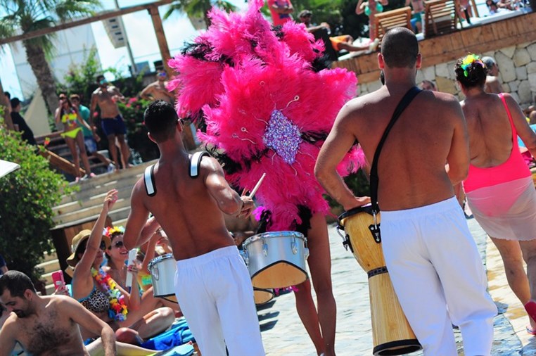 Cyan Sunday Club Lets Carnival